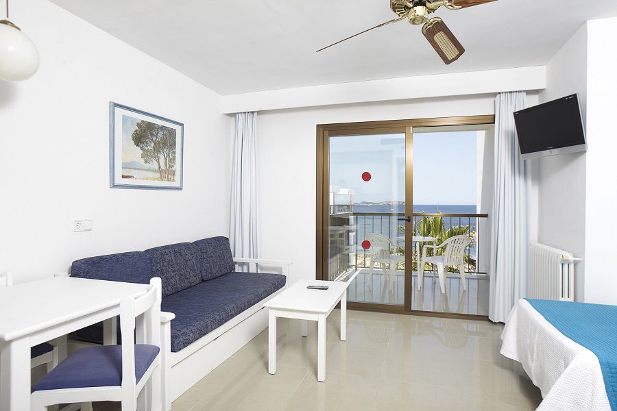 Aparthotel Nereida Sant Antoni de Portmany Екстериор снимка