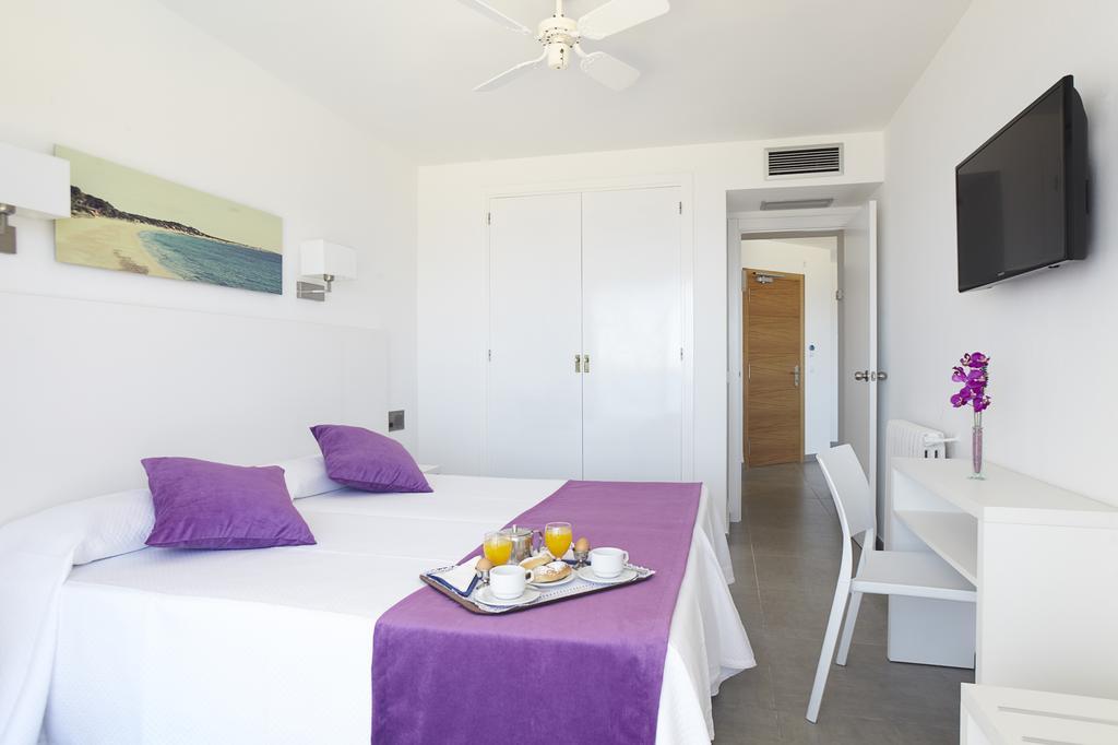 Aparthotel Nereida Sant Antoni de Portmany Екстериор снимка