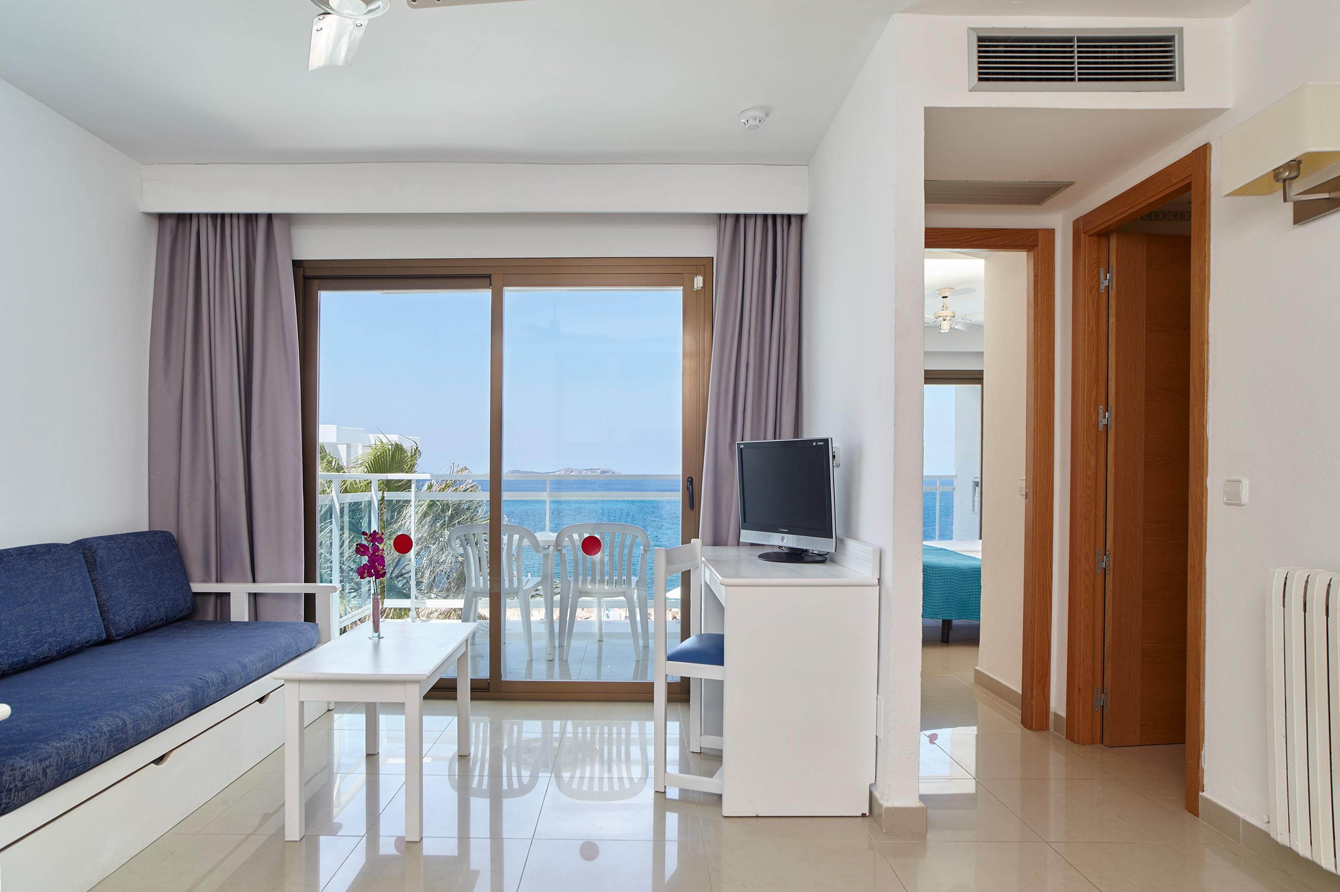 Aparthotel Nereida Sant Antoni de Portmany Екстериор снимка