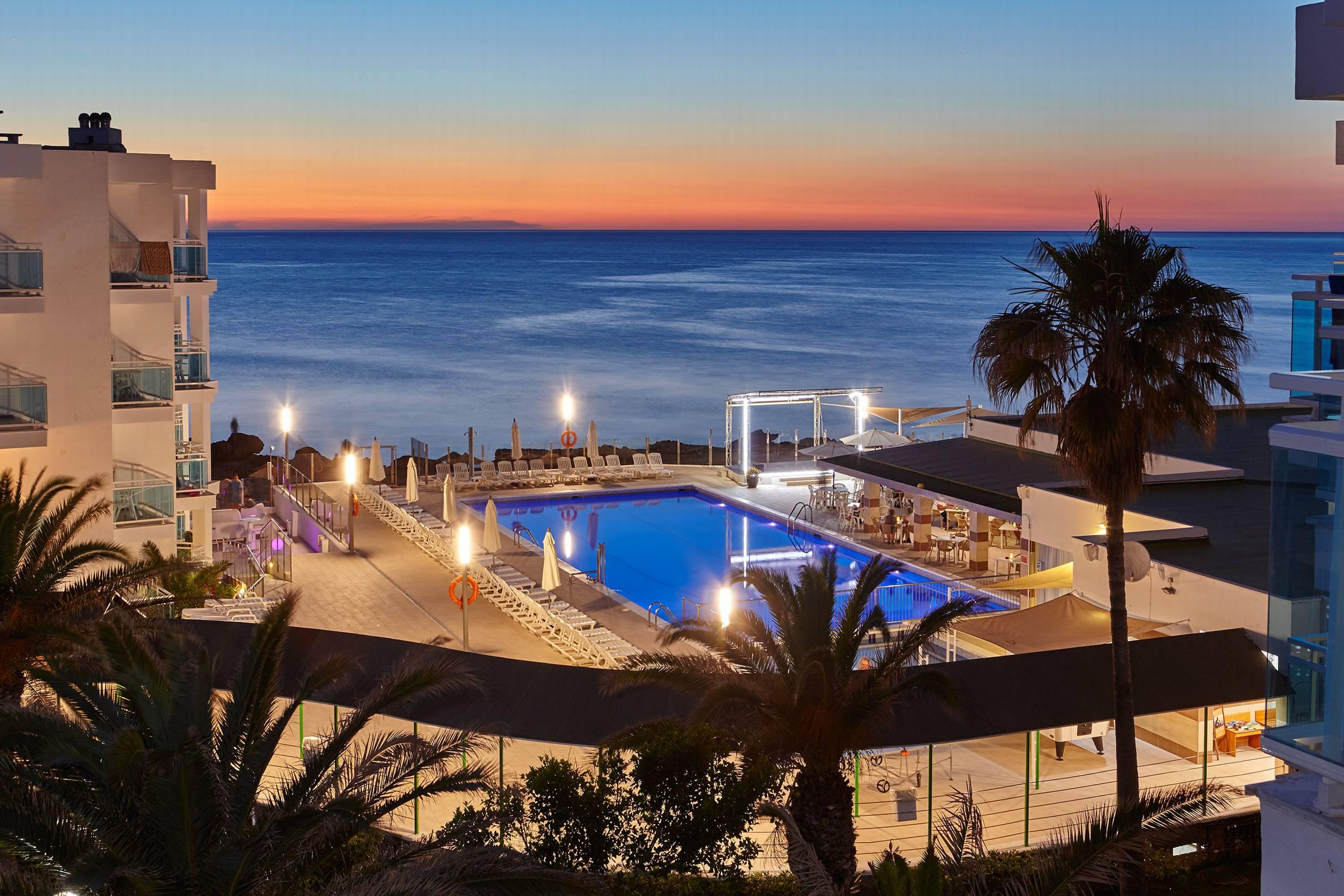 Aparthotel Nereida Sant Antoni de Portmany Екстериор снимка