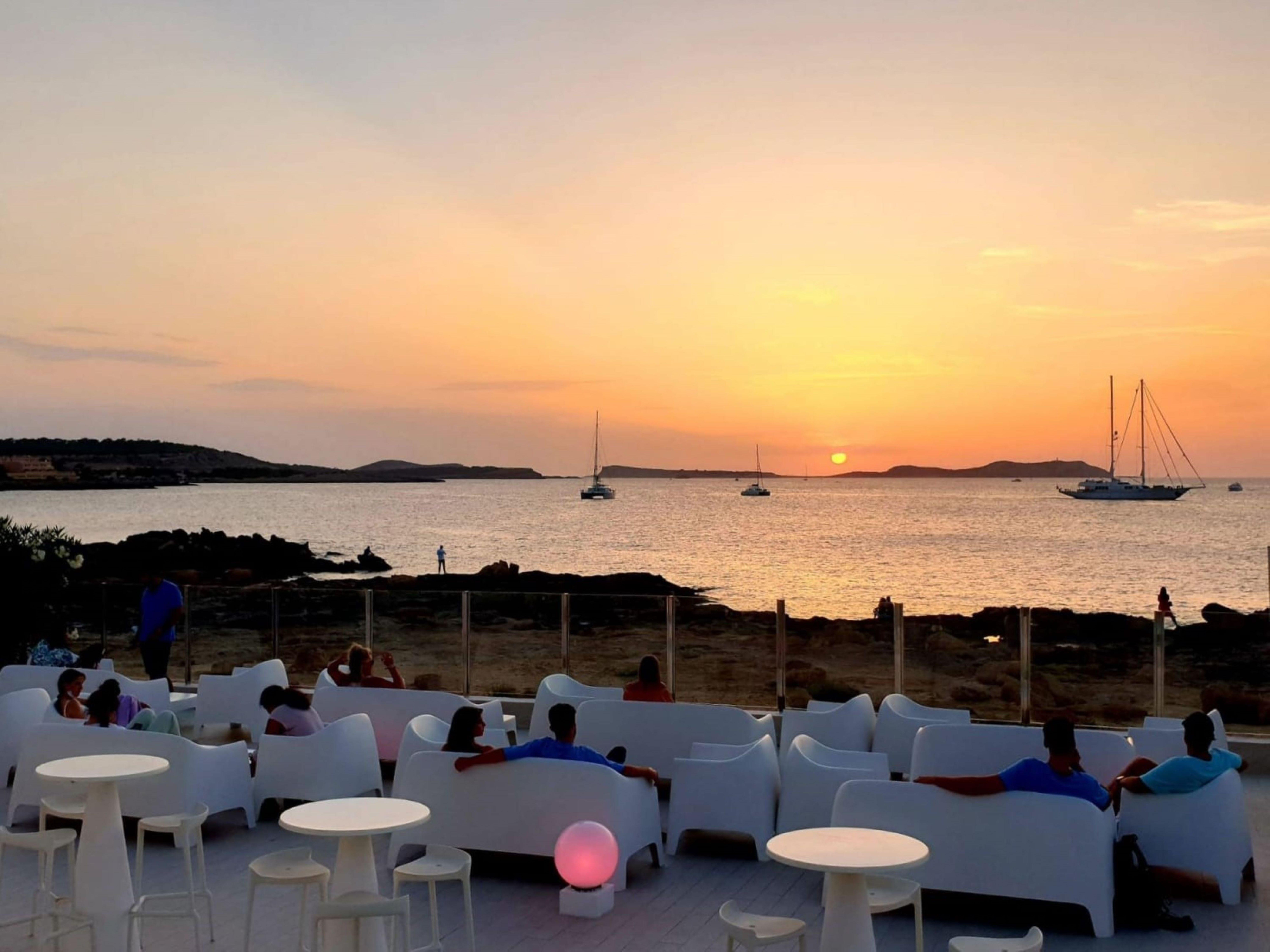 Aparthotel Nereida Sant Antoni de Portmany Екстериор снимка