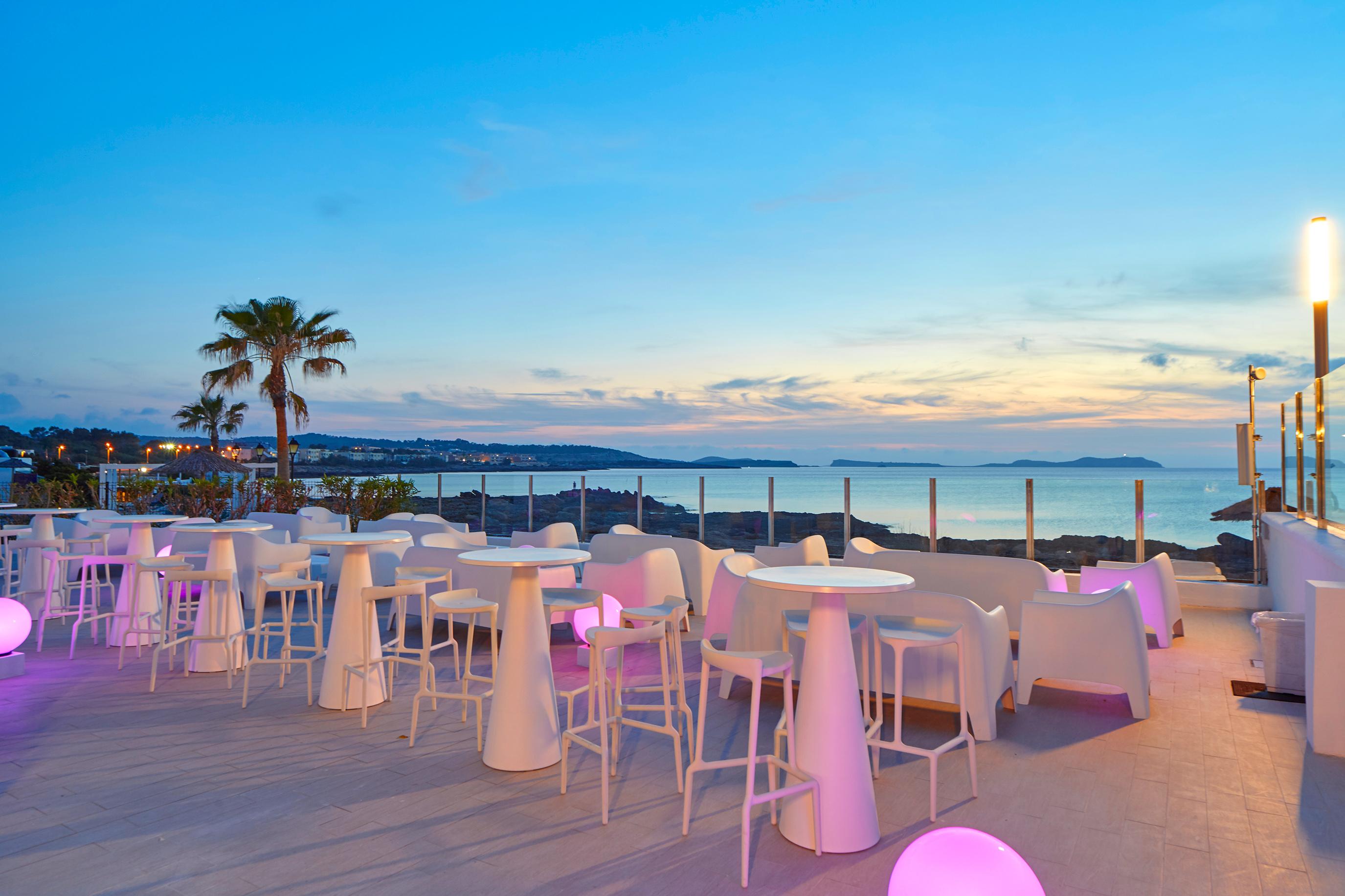 Aparthotel Nereida Sant Antoni de Portmany Екстериор снимка