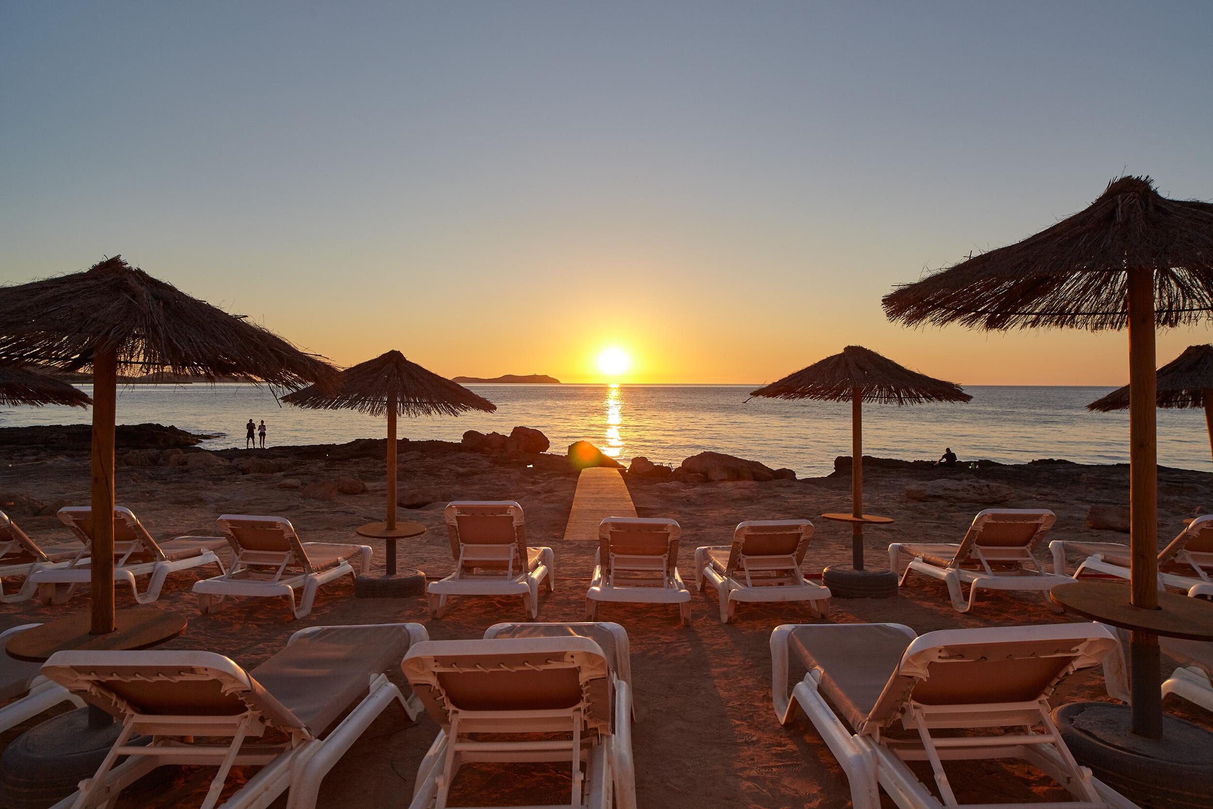 Aparthotel Nereida Sant Antoni de Portmany Екстериор снимка