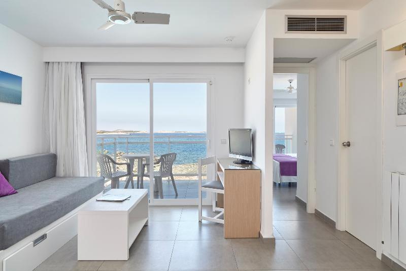 Aparthotel Nereida Sant Antoni de Portmany Екстериор снимка
