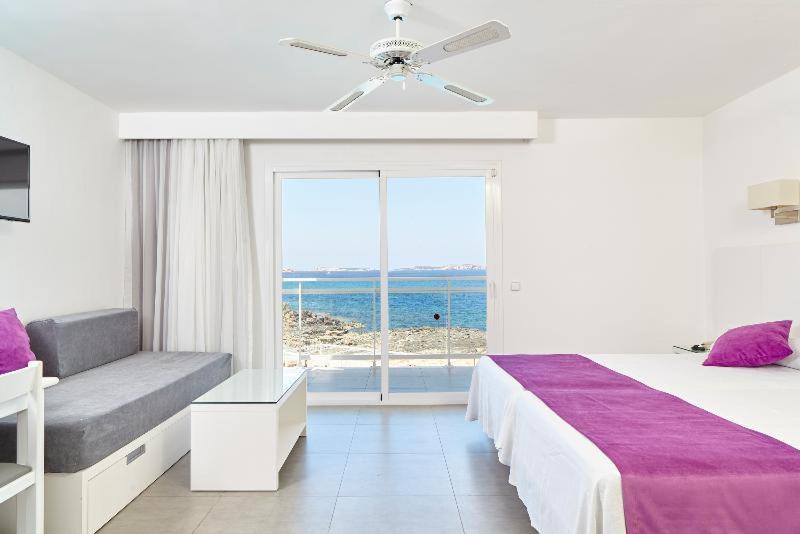 Aparthotel Nereida Sant Antoni de Portmany Екстериор снимка