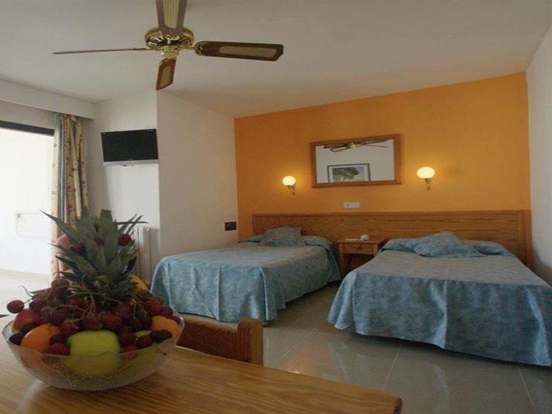 Aparthotel Nereida Sant Antoni de Portmany Екстериор снимка