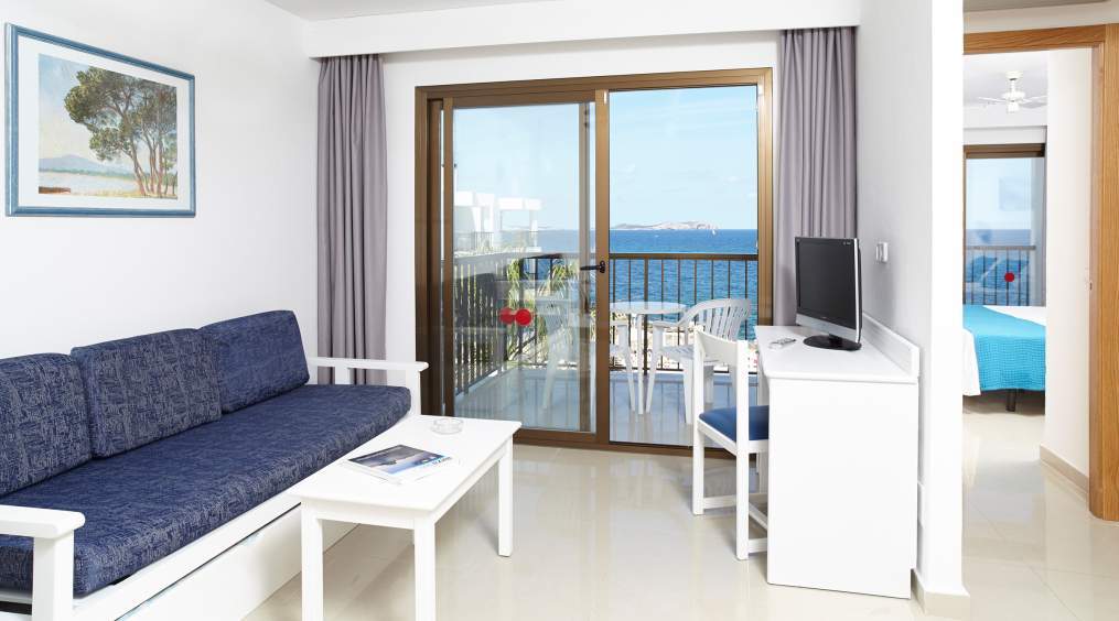 Aparthotel Nereida Sant Antoni de Portmany Екстериор снимка