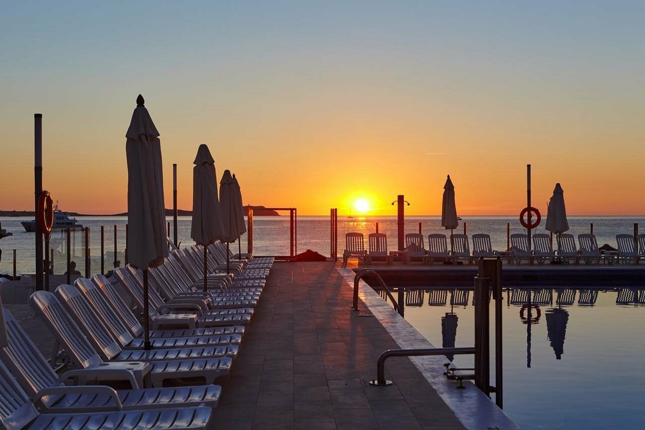 Aparthotel Nereida Sant Antoni de Portmany Екстериор снимка